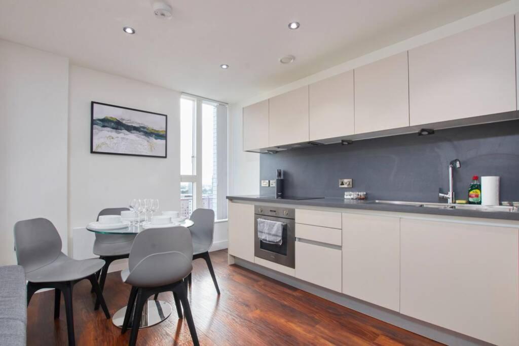 Lovely Apartment - Private Parking - Stadium Views Manchester Zewnętrze zdjęcie