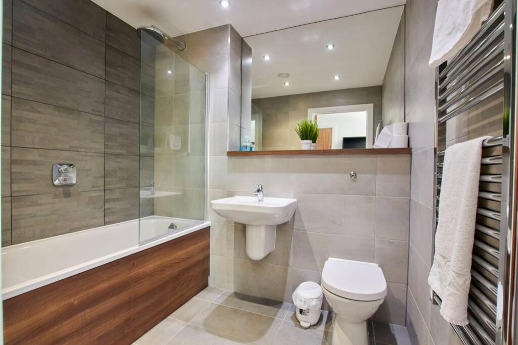 Lovely Apartment - Private Parking - Stadium Views Manchester Zewnętrze zdjęcie